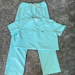 Used Mens fig scrubs sea glass color